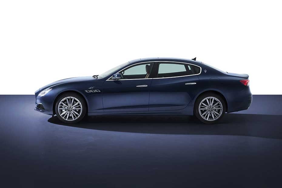 Maserati Quattroporte left side view