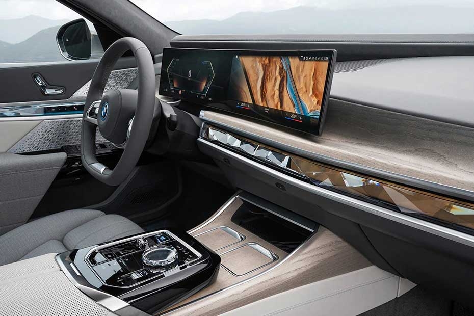 BMW i7 Dashboard