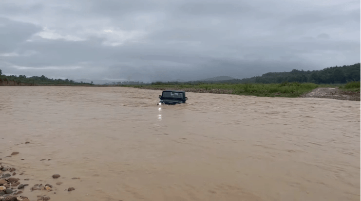 Thar crossing river without a snorkel, Anand Mahindra Shares The Video