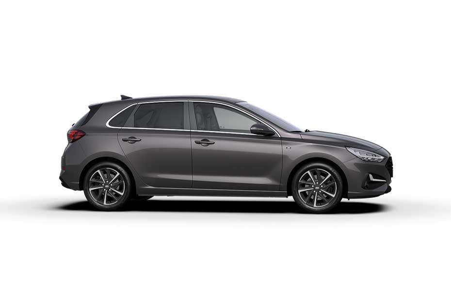 Hyundai-i30-right-side-view