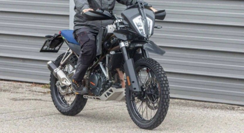 KTM 390 Enduro Spied Testing: Based on KTM 390 Adventure