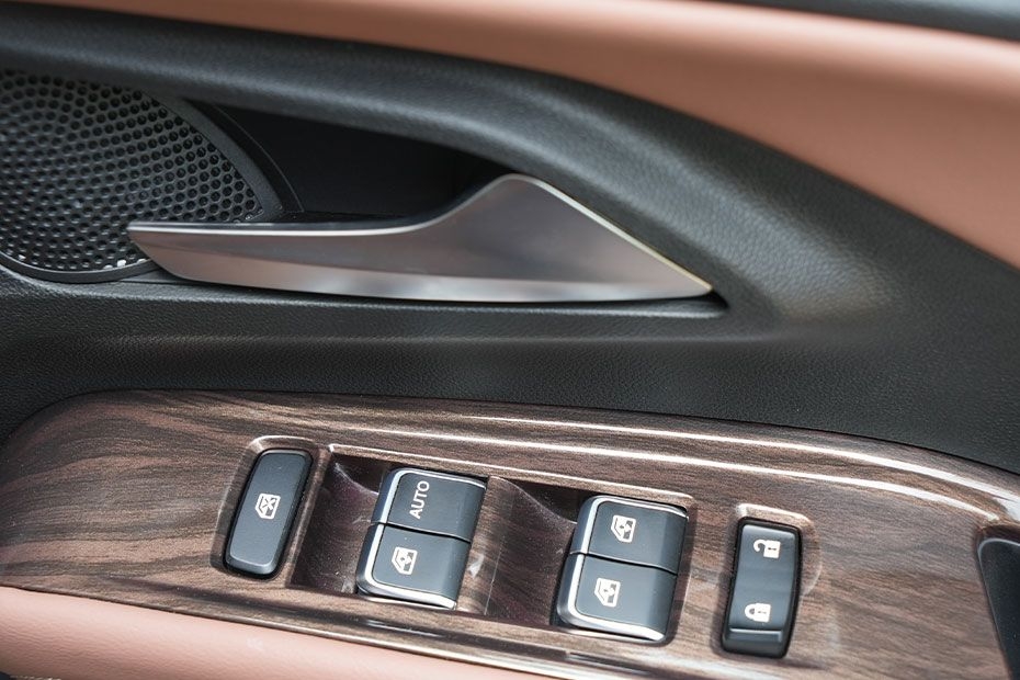 MG-Hector-Plus_door-controls