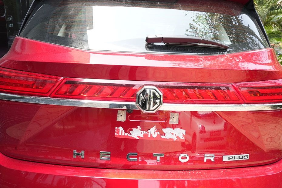 MG-Hector-Plus_rear-logo