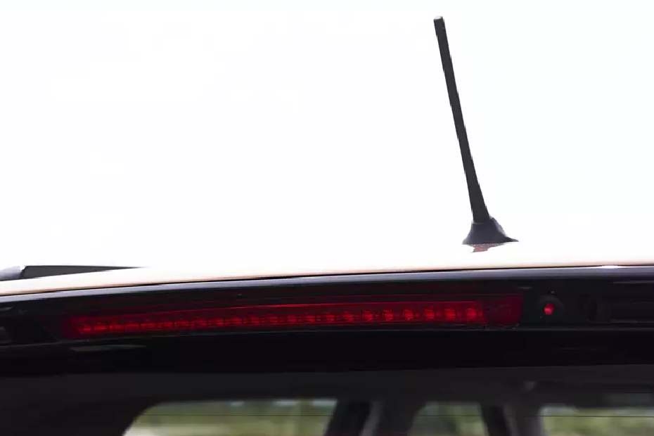 Mahindra XUV400 EV Antenna