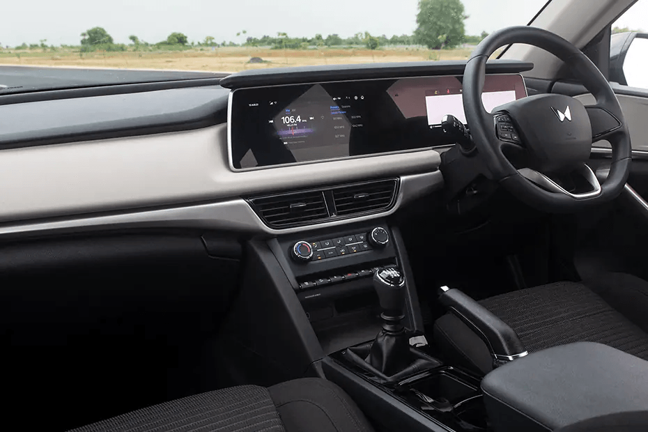 Mahindra XUV700 DashBoard