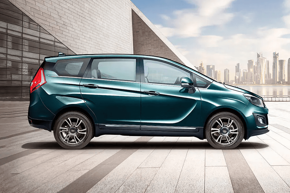 Mahindra Marazzo Right Side View