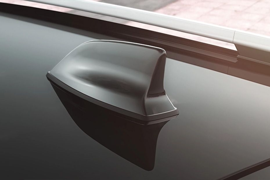 Maruti_Brezza_shark-fin-antenna