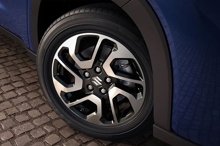 Maruti Invicto alloy wheel