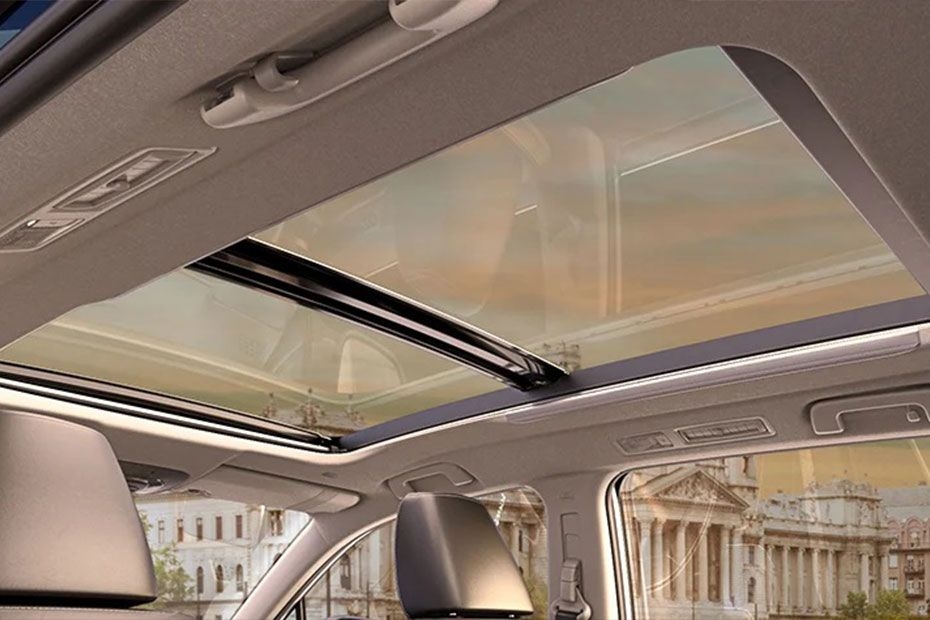 Maruti Invicto sunroof