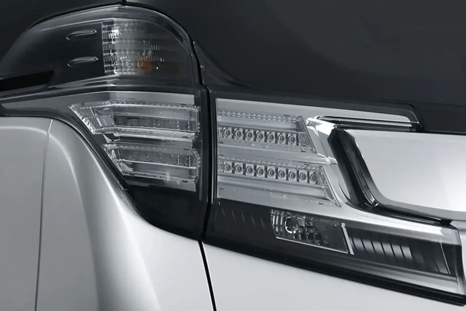 Toyota-Vellfire  tail light