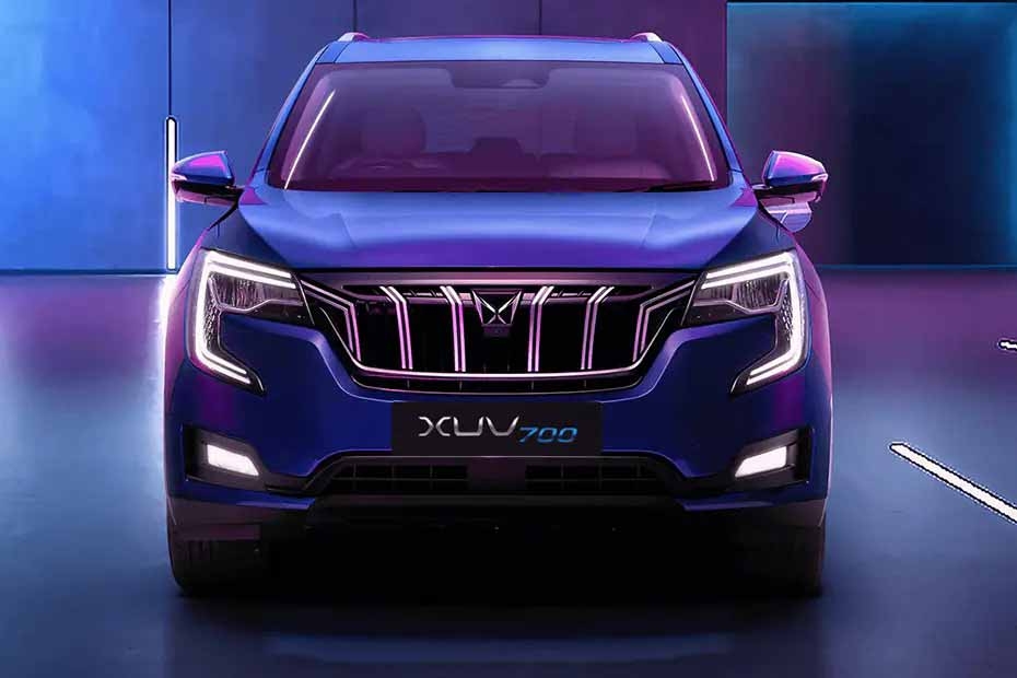 Mahindra XUV700 Front View