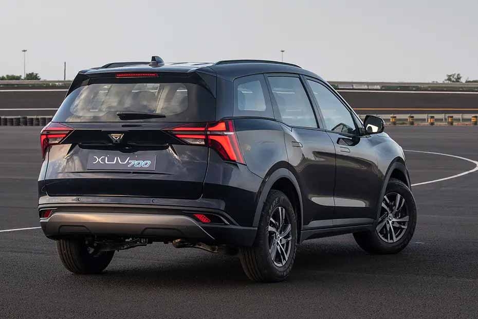 Mahindra XUV700 Right Side Rear View