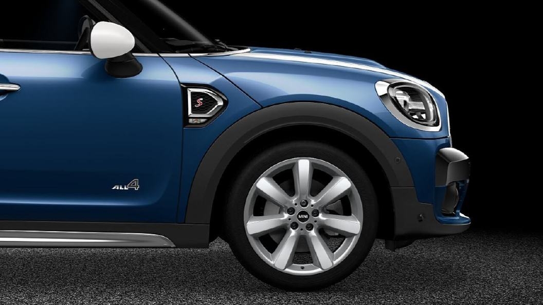 Mini Cooper Countryman wheel