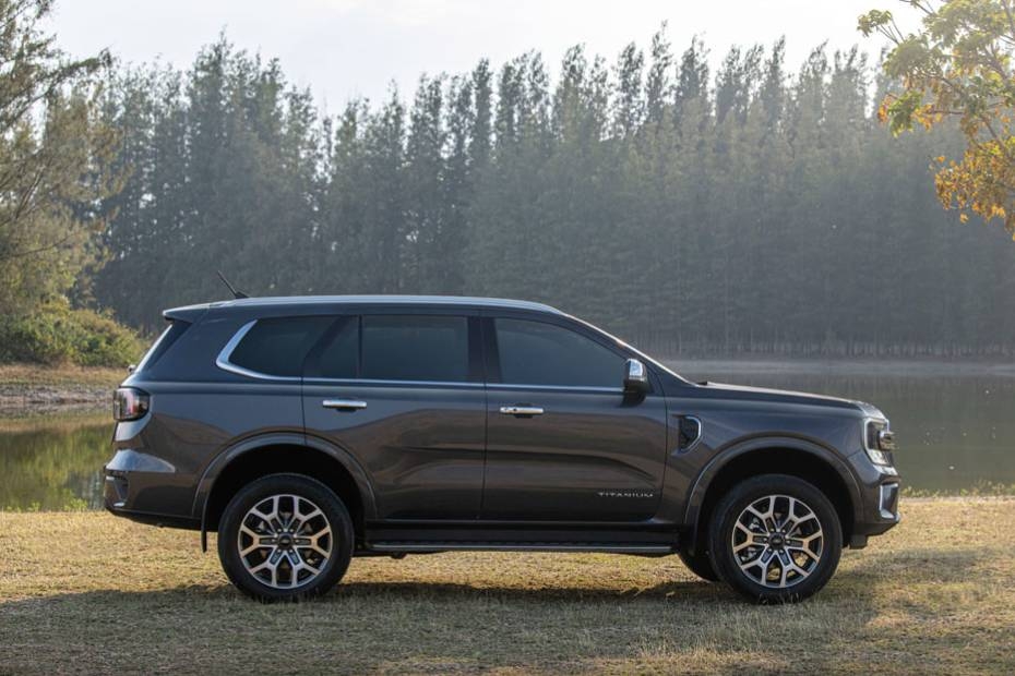 Ford Endeavour 2024 Right Side View