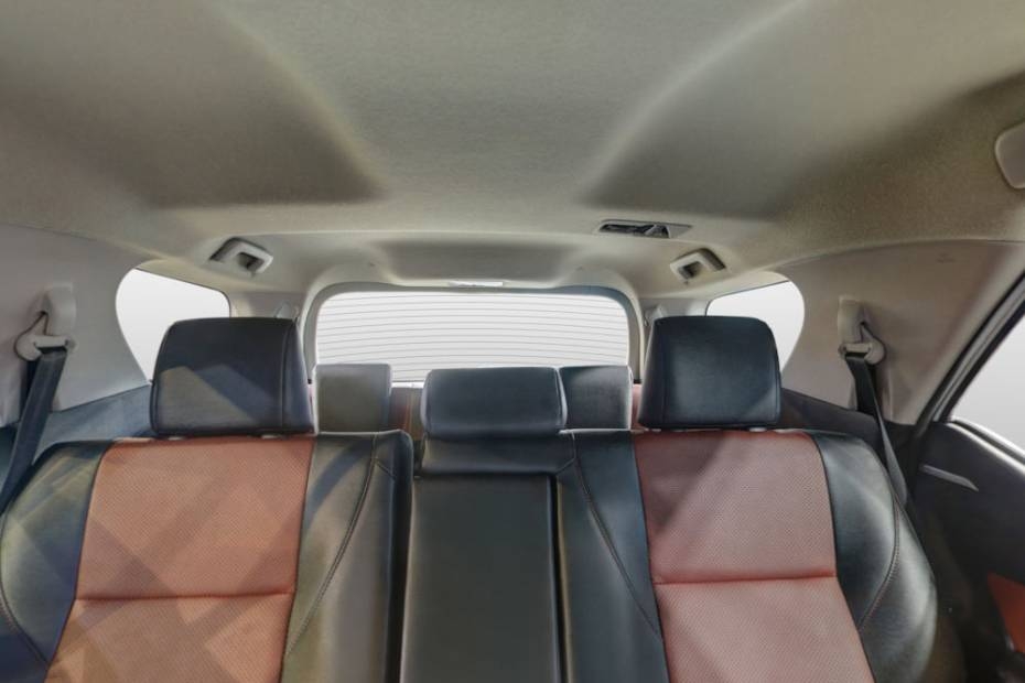 Fortuner Legender Second Row Seat