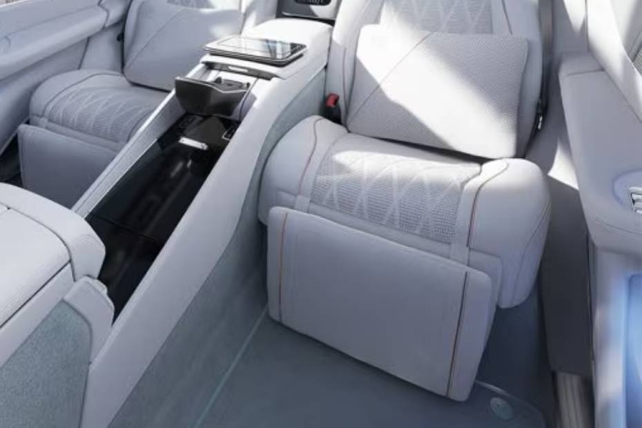 Mercedes-Benz Maybach GLS Legroom