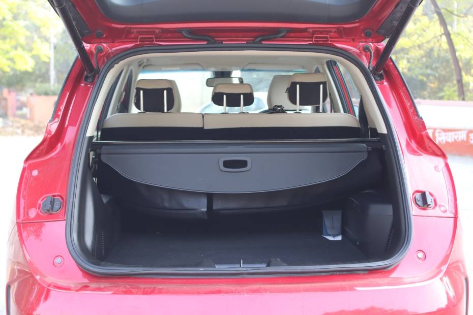 MG Hector Bootspace