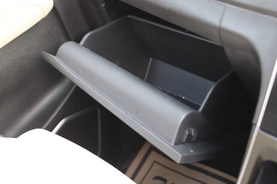 MG Hector Glove Box