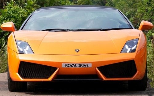 Virat Kohli’s former Lamborghini Gallardo attracting crowds, see the full picture!