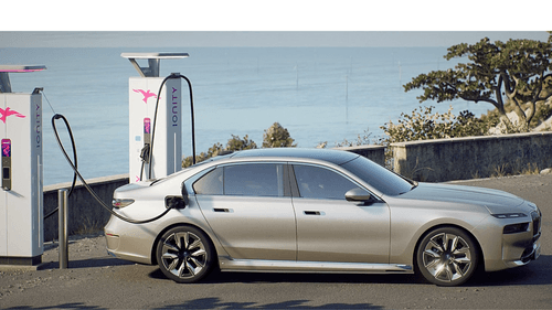 Mercedes EQS vs BMW i7: लग्जरी EV सेडान की लड़ाई