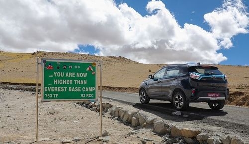 Tata Nexon Becomes first EV to reach Umling La Pass, Entry into India Book of Records