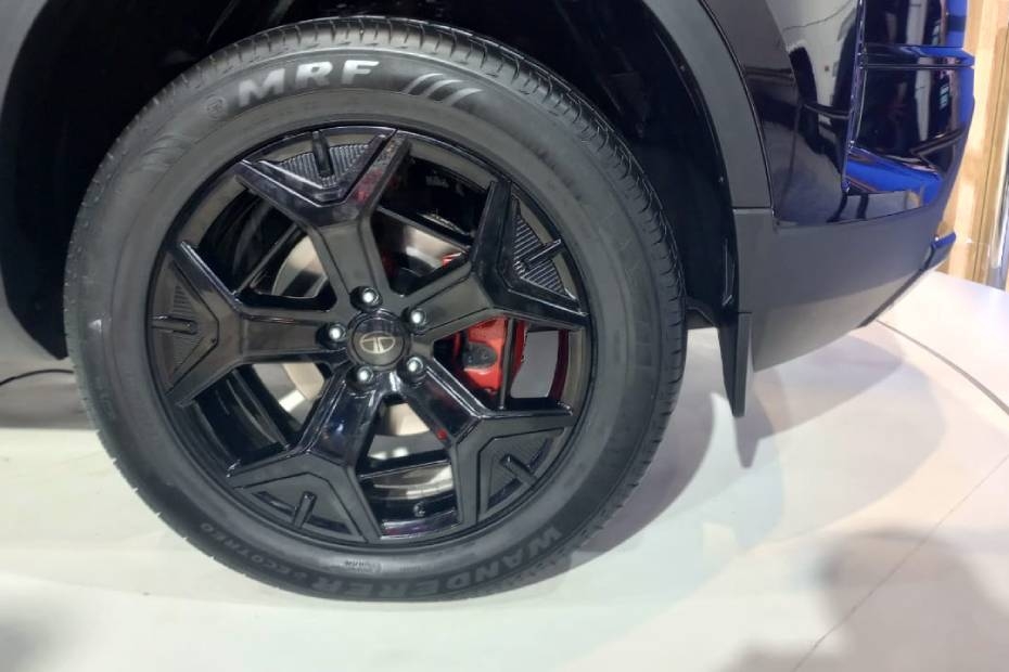 Tata Safari Dark Edition Wheel