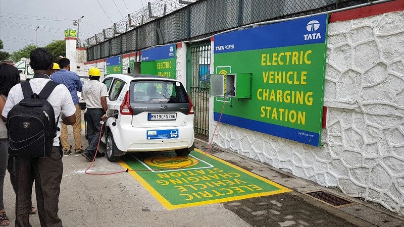 Electric Vehicles present scenario and Charging Techniques