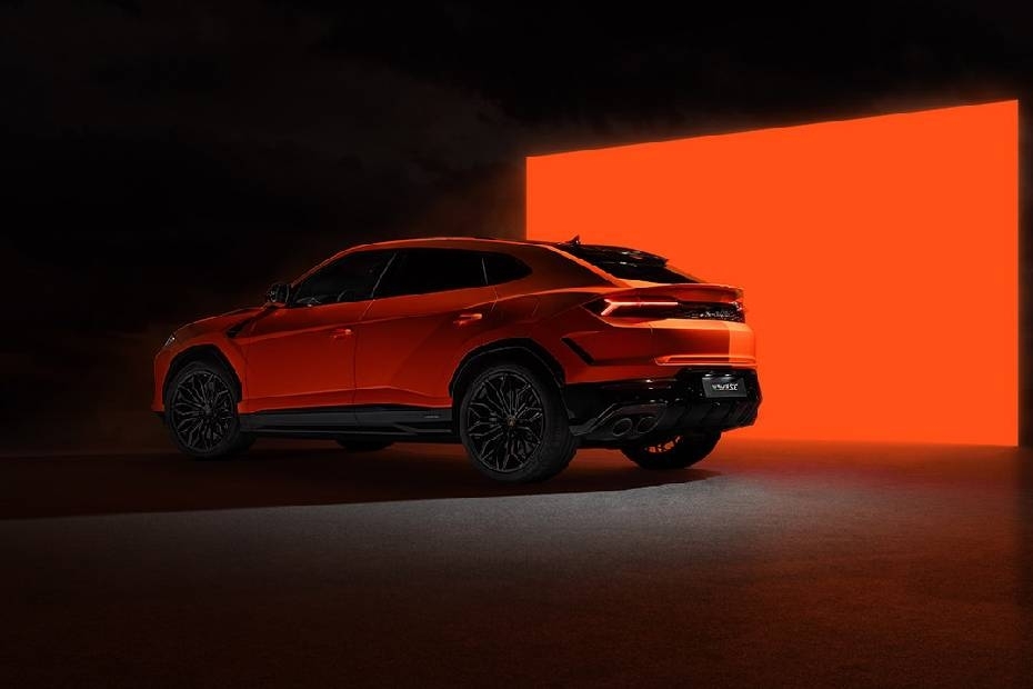 Lamborghini Urus SE Left Side View