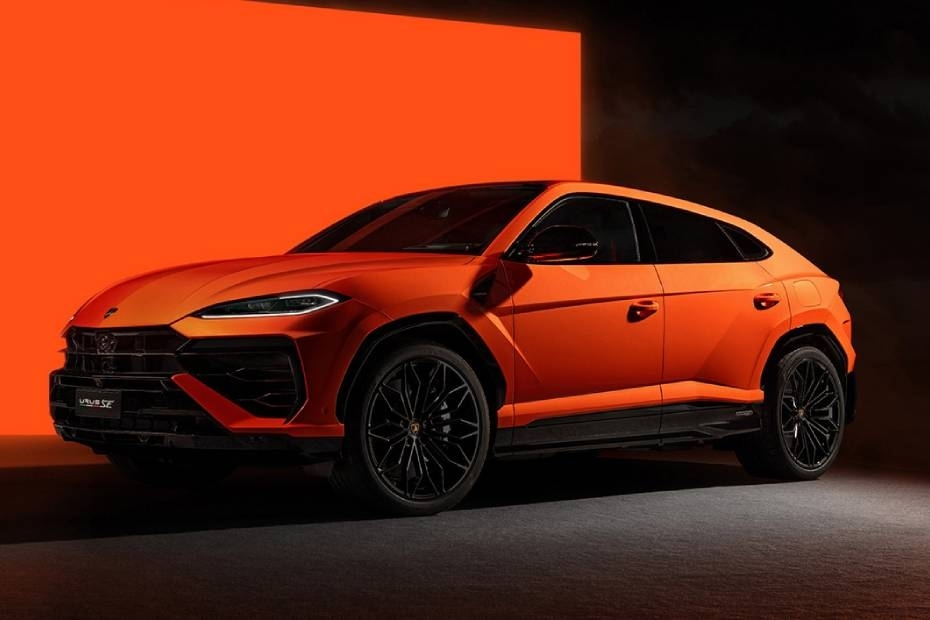 Lamborghini Urus SE Left Front Three Quarter