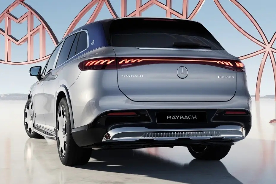 Mercedes Benz Maybach EQS SUV Left Rear Three Quarter