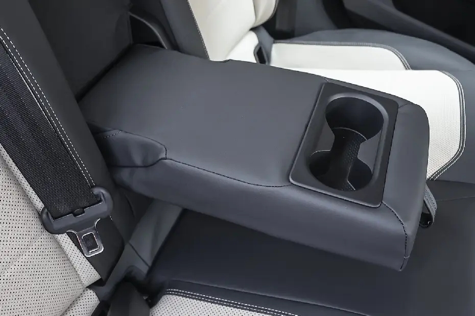 Skoda Slavia Second Row Cup Holders