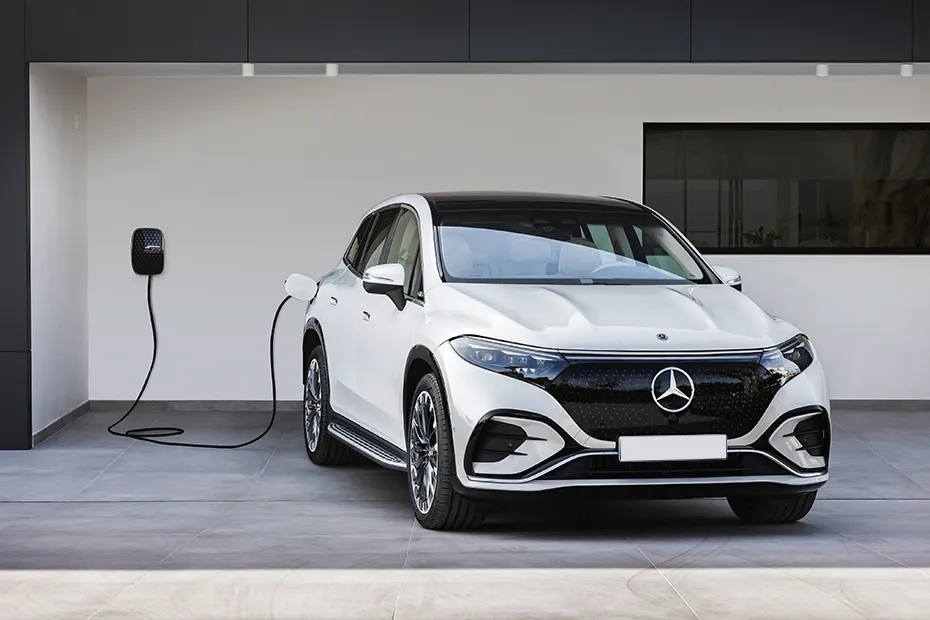 Mercedes Benz EQS SUV Right Side Front View