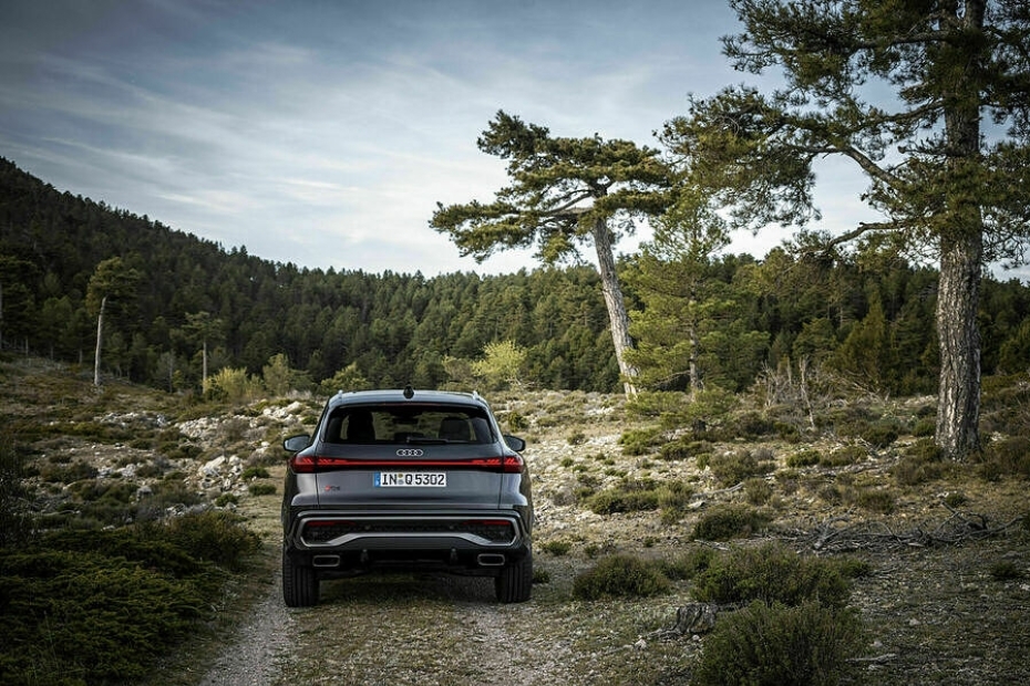 Audi New Q5 third-gen Rear View