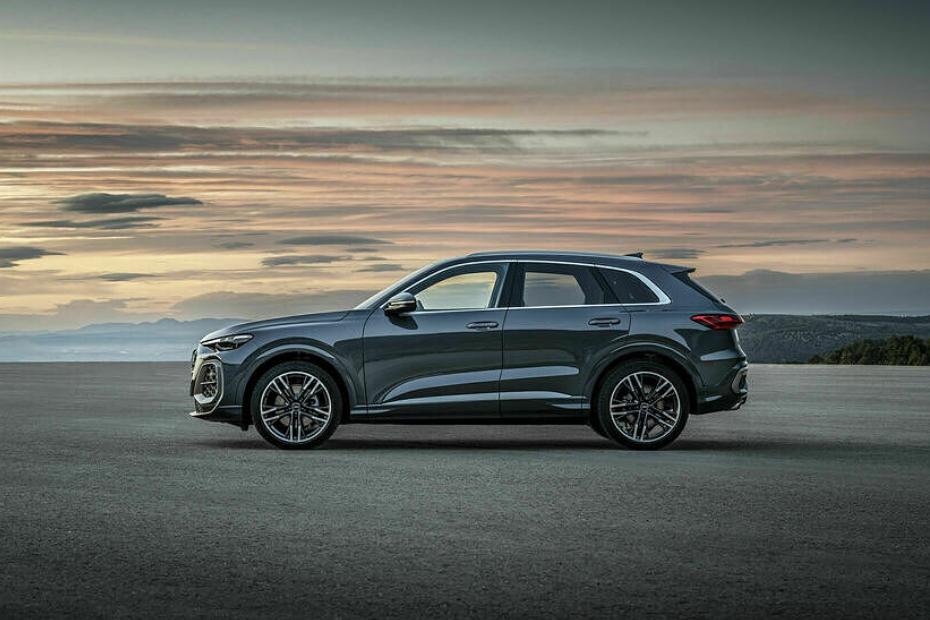 Audi New Q5 third-gen Left Side View