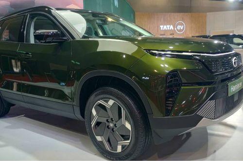 Tata Harrier EV Front Right Side View