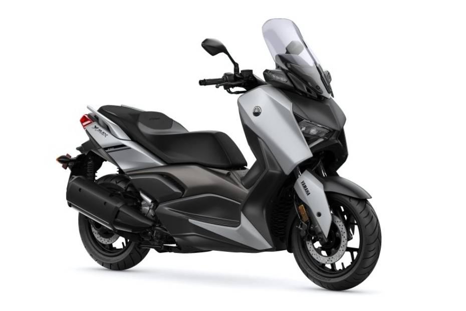 Yamaha X-Max Front Right Side View