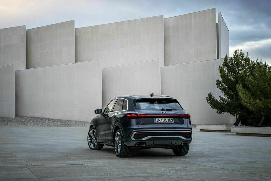 Audi New Q5 third-gen Left Rear Three Quarter