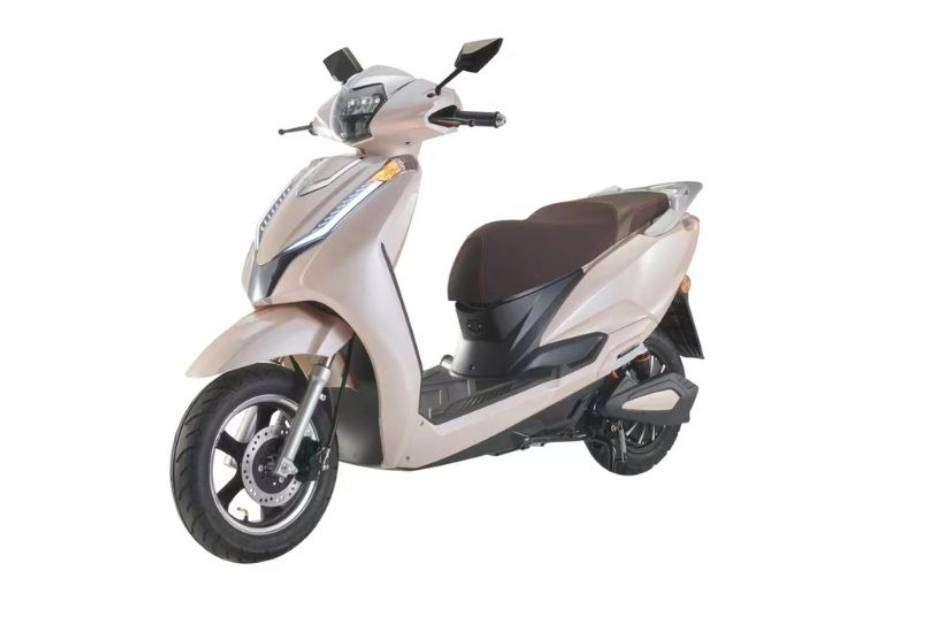 डायोनईवी अस्ता scooter scooters