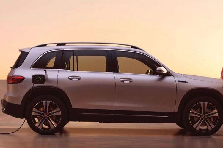 Mercedes-Benz EQB Right Side View Mercedes-Benz EQB Right Side View