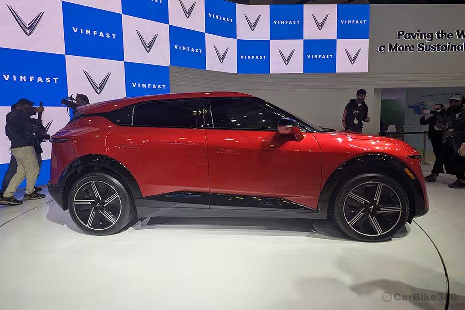 Vinfast VF7 Right Side View Vinfast VF7 Right Side View