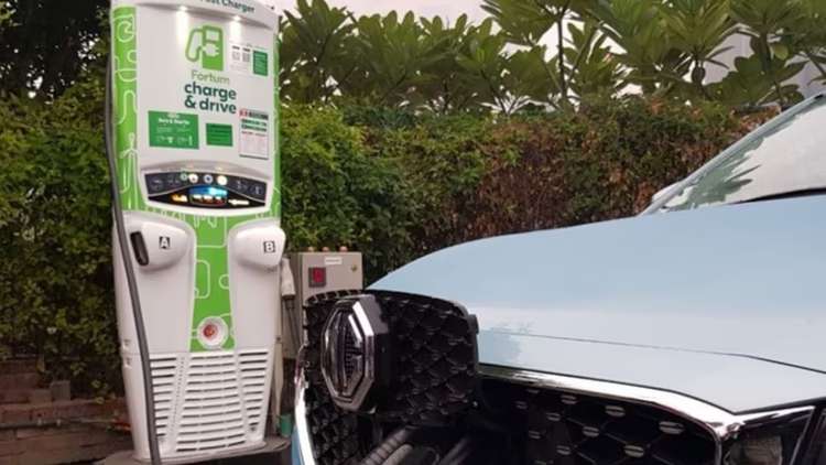 JSW MG Motor India becomes the first OEM to install 1,000 EV chargers JSW MG Motor India becomes the first OEM to install 1,000 EV chargers